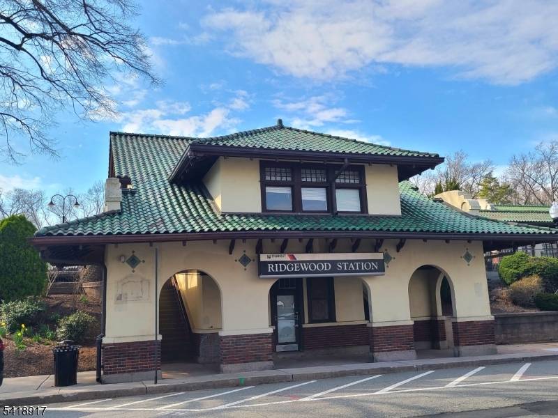 Ridgewood Train Station