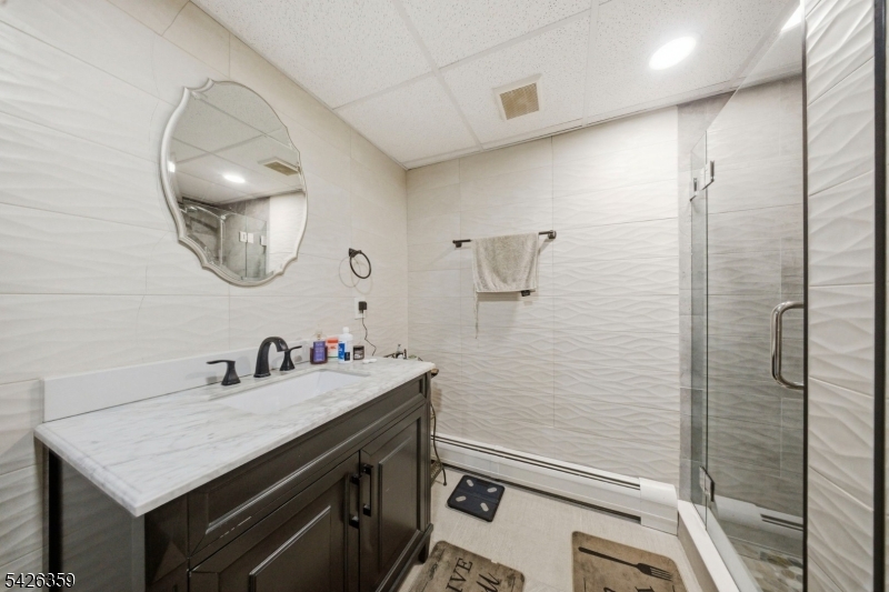 Full bathroom Basement