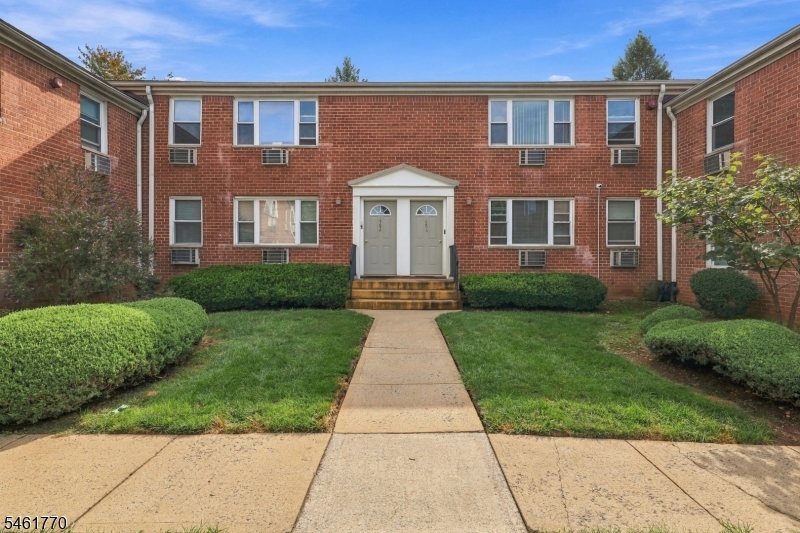 21 York  Drive Apt 3b