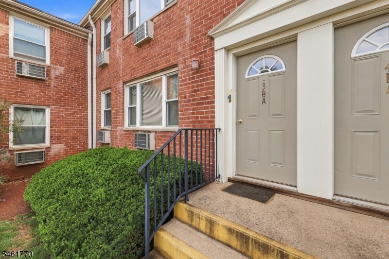 21 York  Drive Apt 3b
