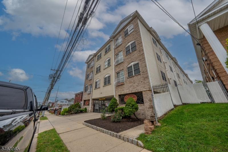 351 S Broad St 407