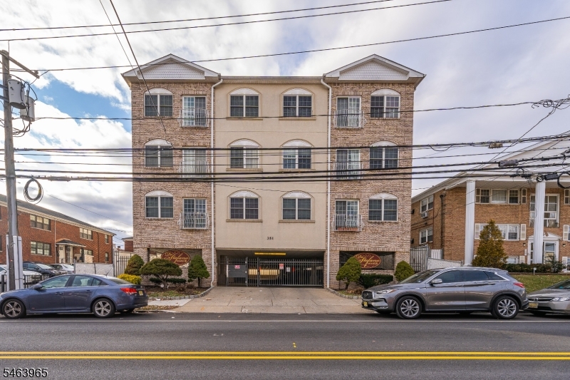 351 S Broad St 407