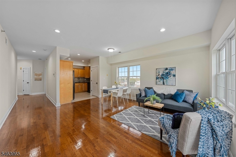 351 S Broad St 407