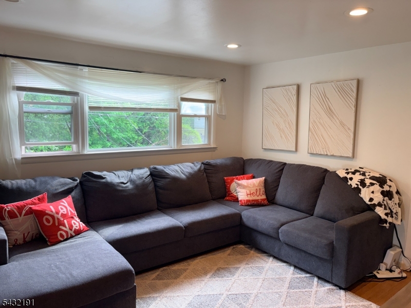 SECOND FL LIVING RM