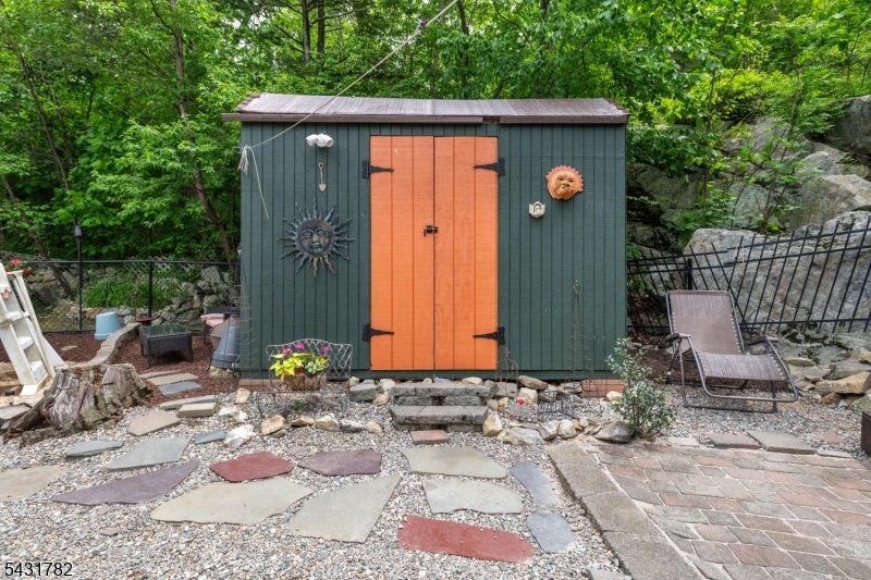Shed with electric