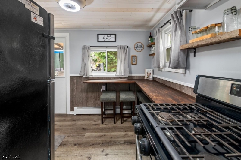 Eat-in Kitchen