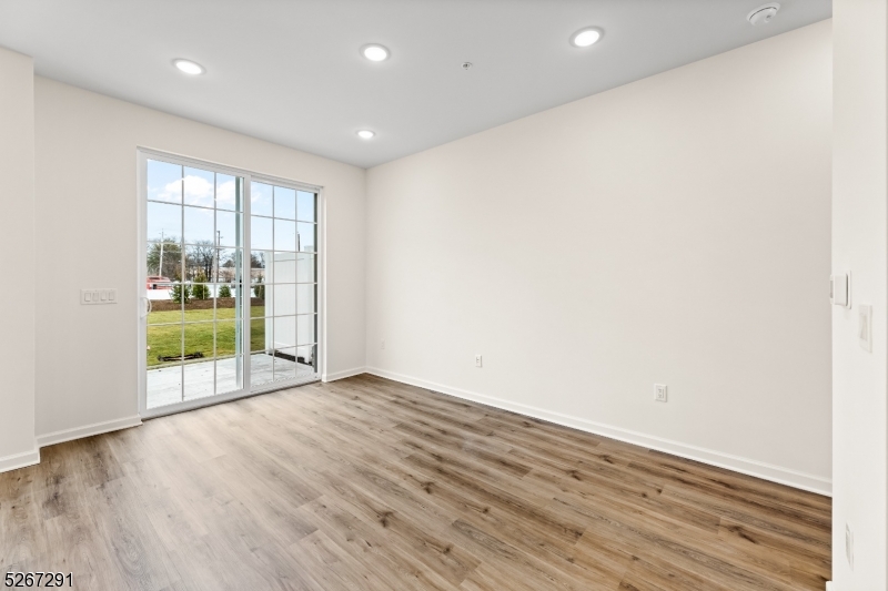Private Patio: End Unit