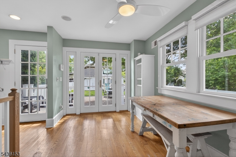 breakfast room