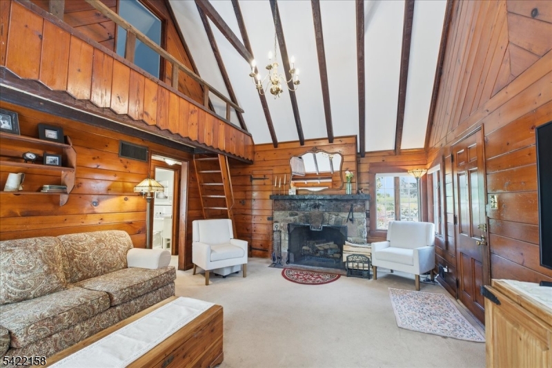 Living Room w vaulted ceiling