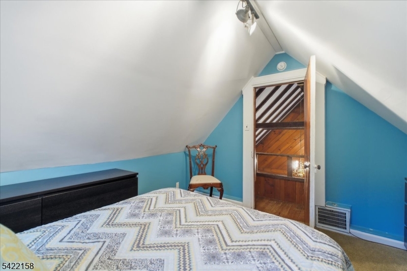 Guest BR/office in loft