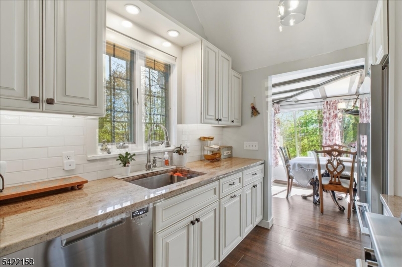 Updated Ktchn w SS appliances