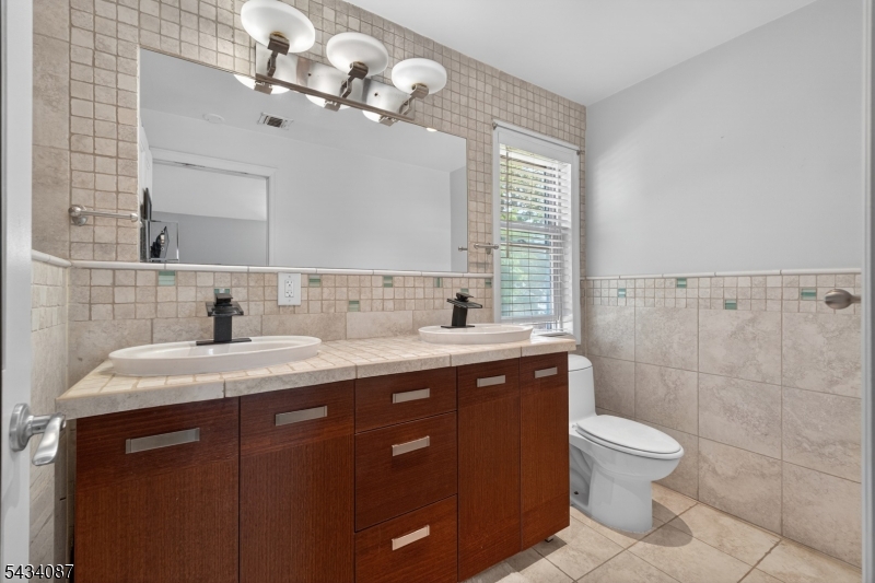 Master Bath/ Ensuite