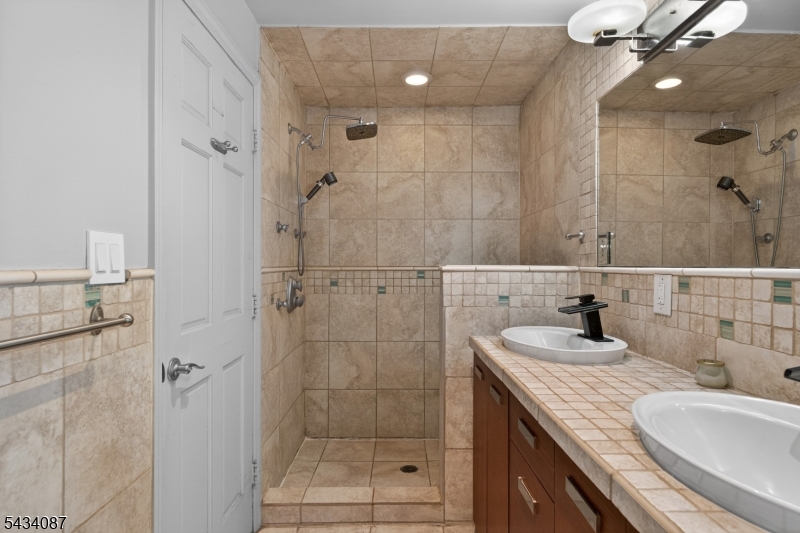 Master Bath/ Ensuite