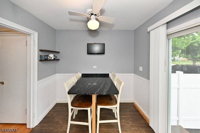 Eat-In Kitchen
