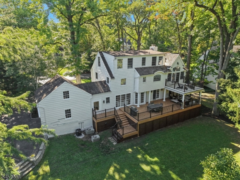 10 Delwick Ln