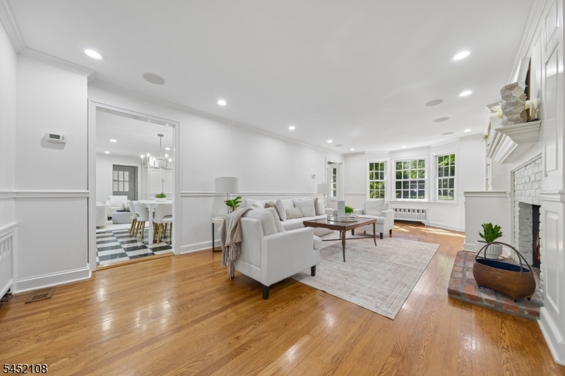 10 Delwick Ln