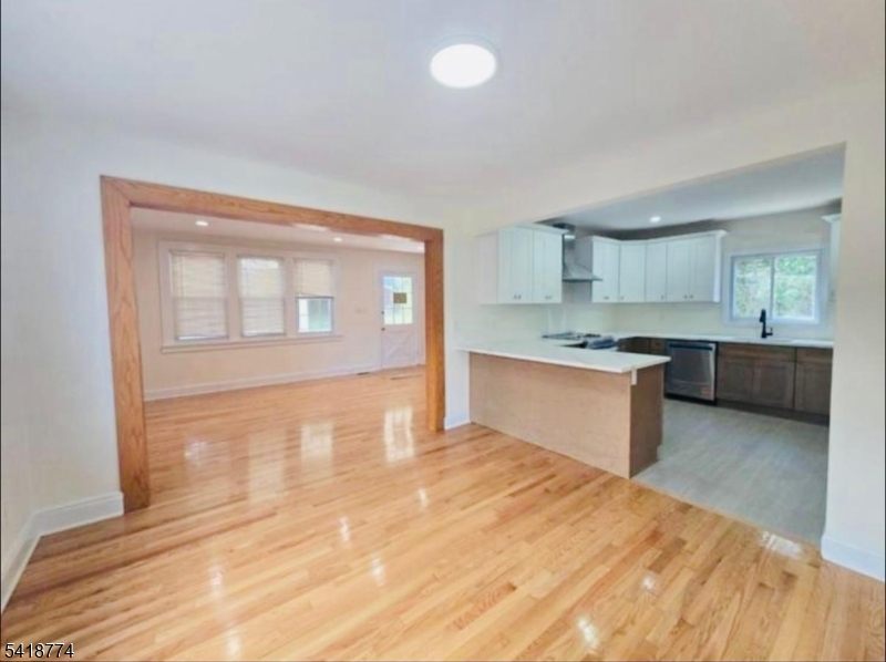 DINING / KITCHEN