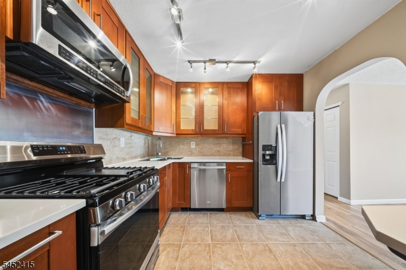 60 Taylor Dr