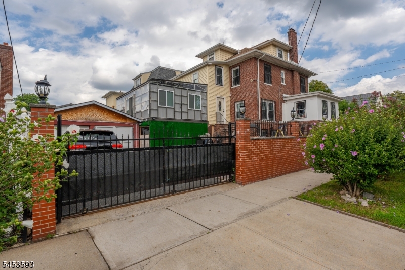 300 Ridge St