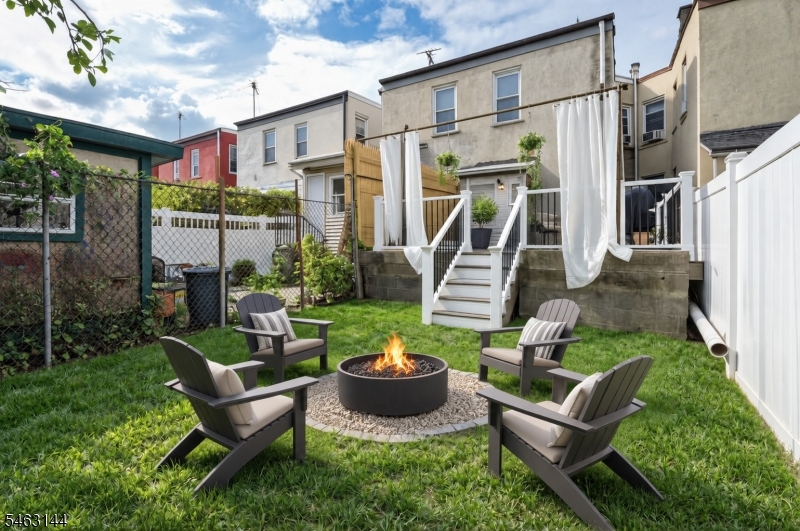 103 Napoleon St A