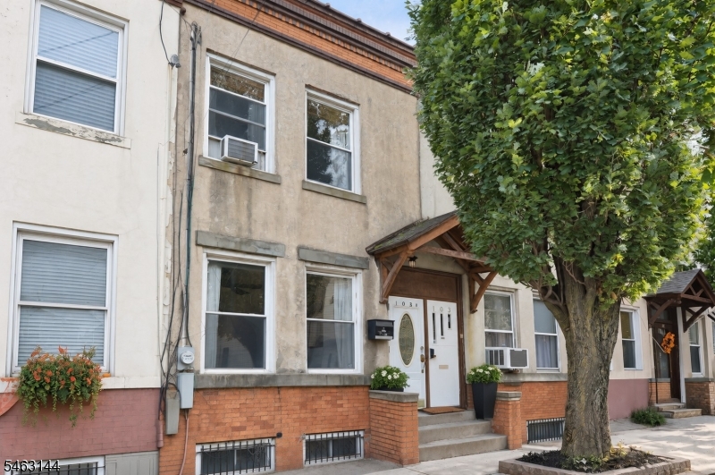 103 Napoleon St A