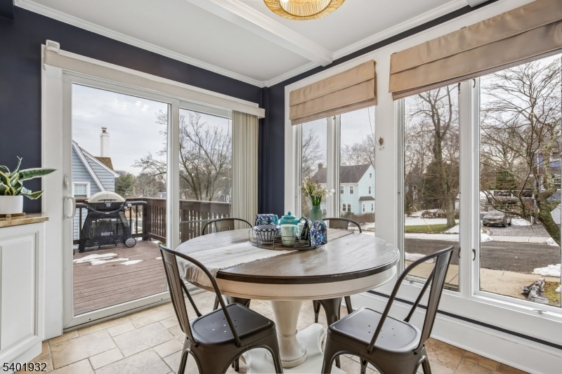 Breakfast Nook/Outside Deck