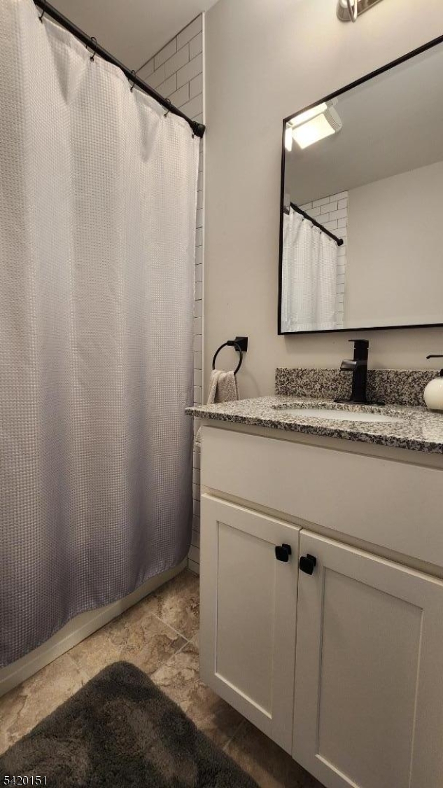 Hall/Main Bathroom