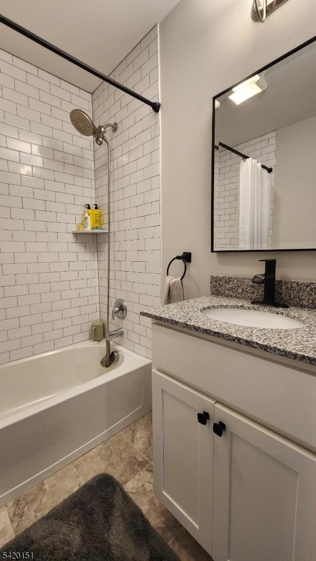 Hall/Main Bathroom