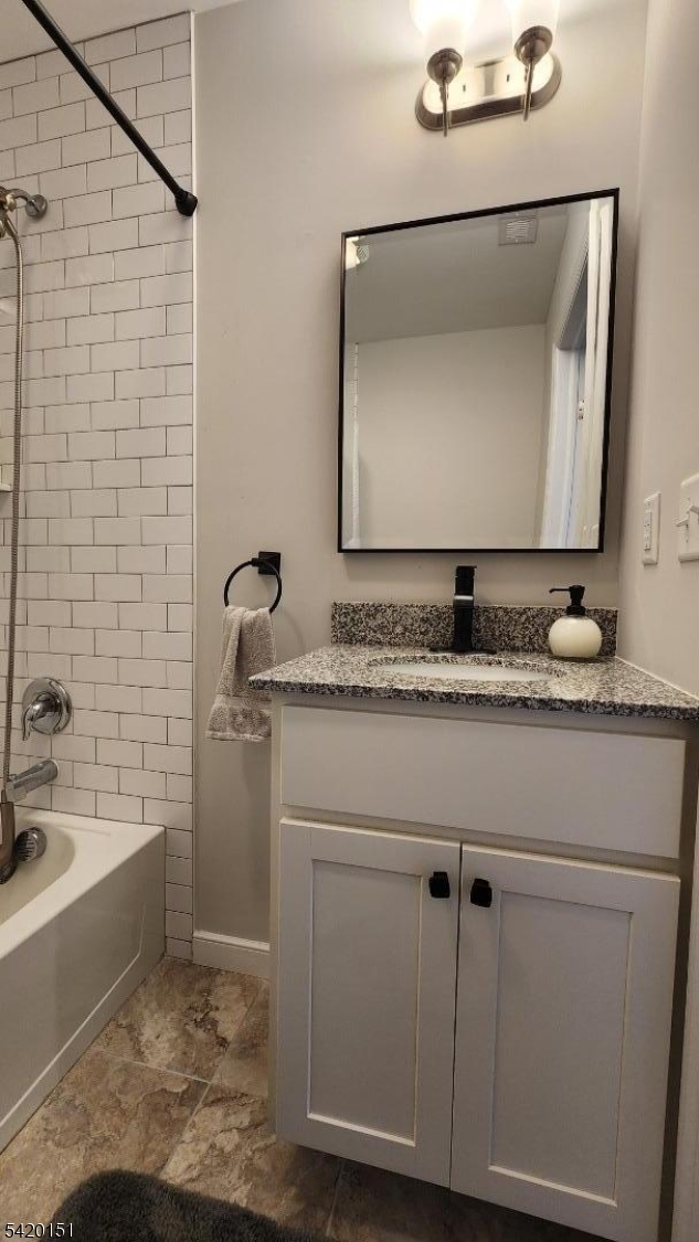 Hall/Main Bathroom