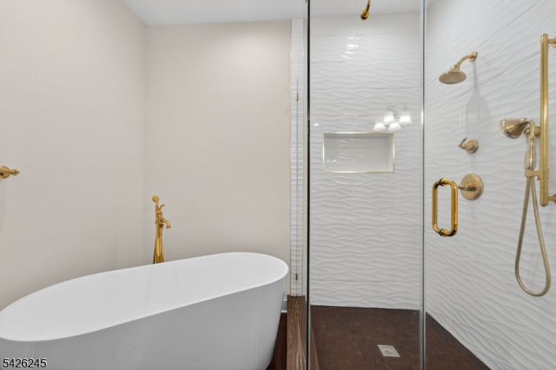 Primary Bath/Free Standing Tub