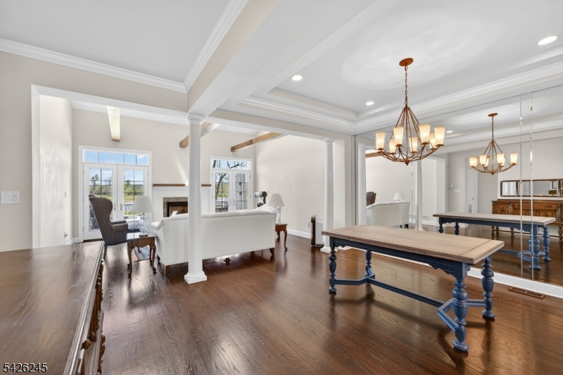 Mirrored Wall/ Tray Ceiling