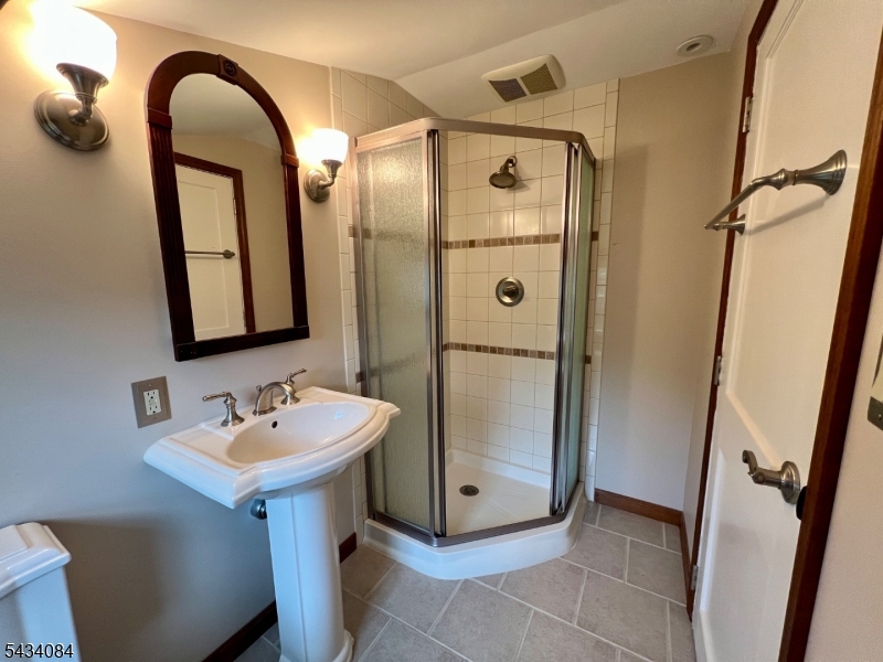 2nd floor full bath