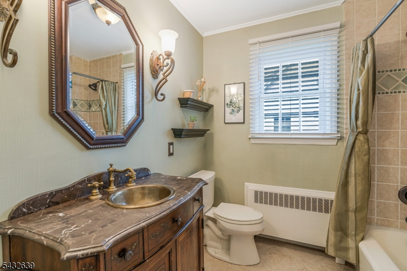 1st Fl Bathroom