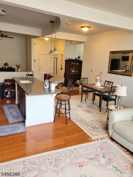 3 Greenwich Dr 84