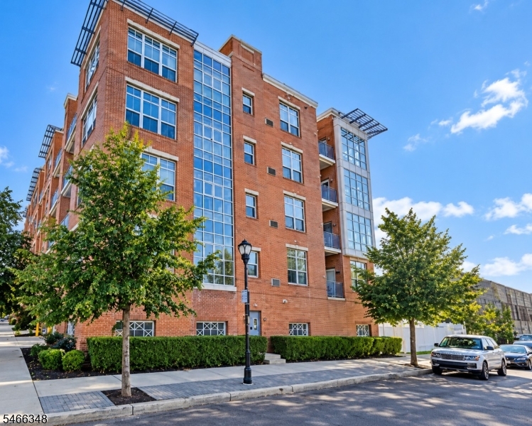 3 Greenwich Dr 84