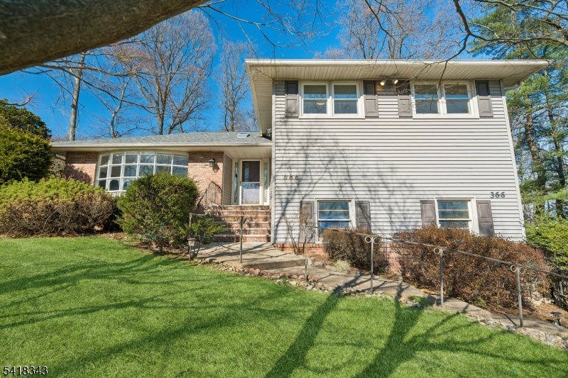 366 Rolling Rock Rd Mountainside Boro NJ 07092 | Pending