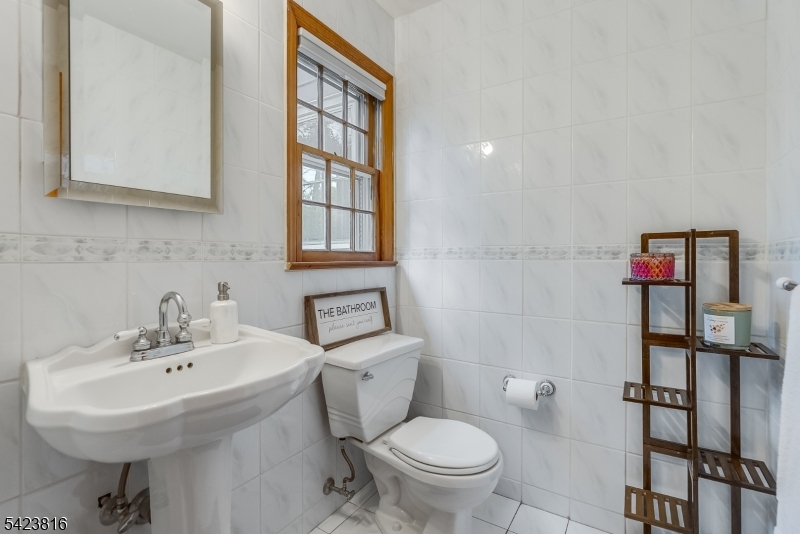 Powder Room - 1st floor