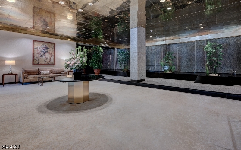 2 Claridge Dr M W