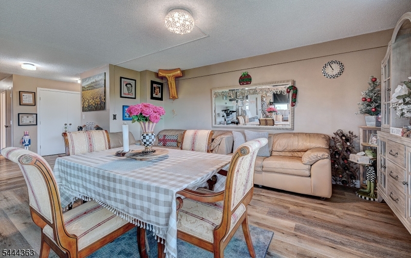 2 Claridge Dr M W