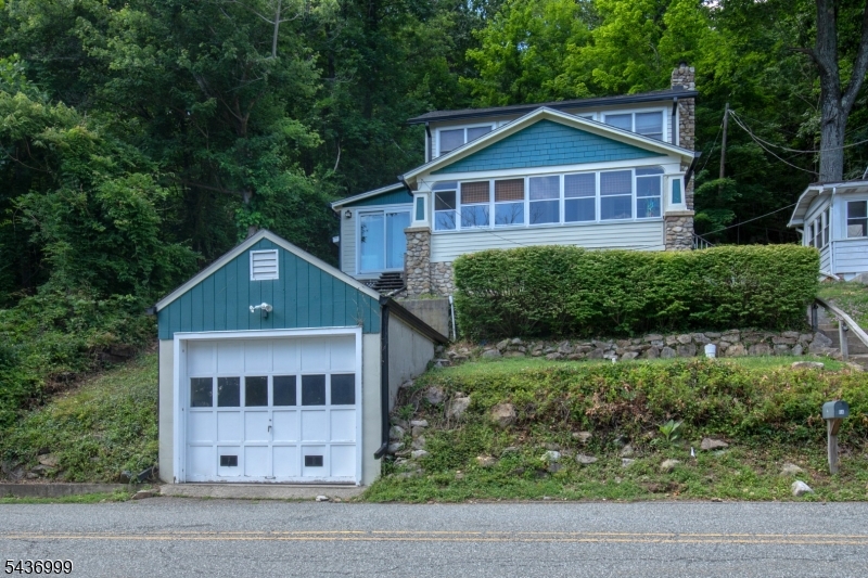 114 Lakeside Dr
