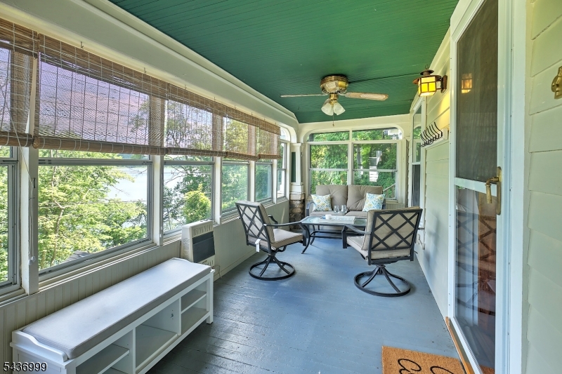 114 Lakeside Dr