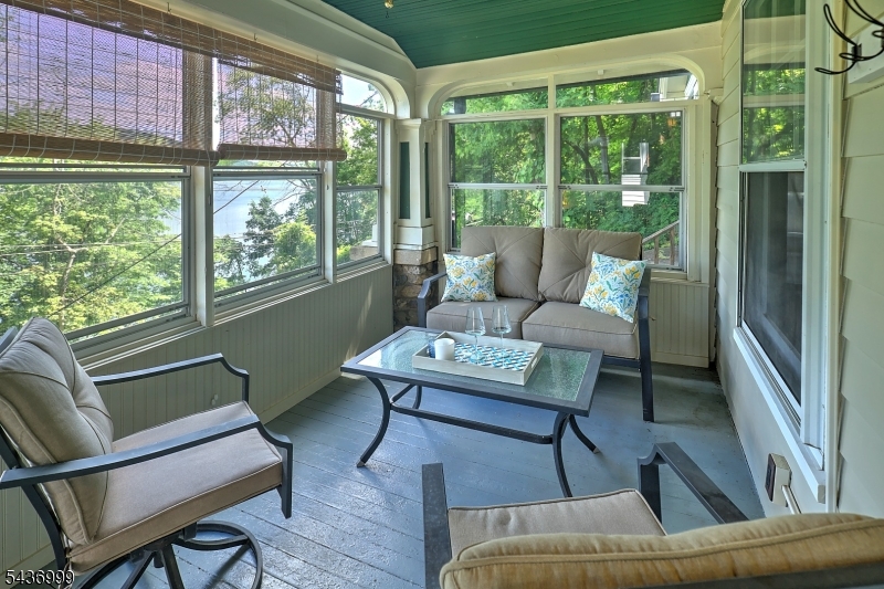 114 Lakeside Dr