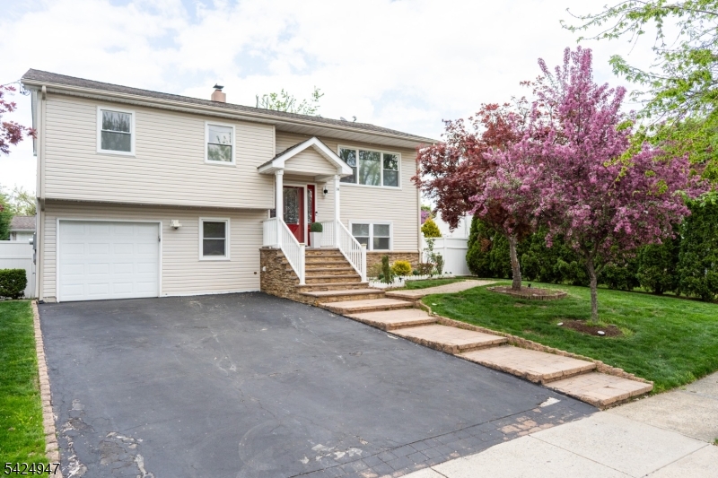 14 Hopatcong Dr