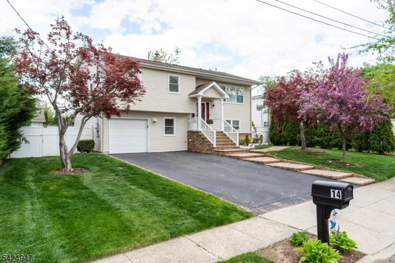 14 Hopatcong Dr