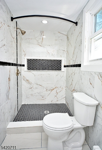 Bathroom w/ Shower Stall