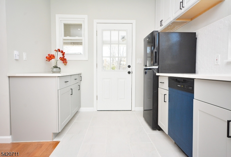 Kitchen & Door to BY Porch