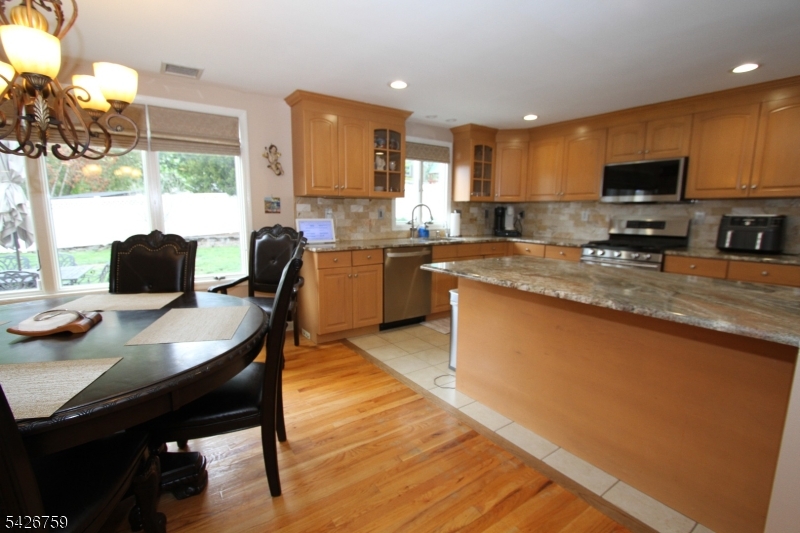 Modern eat in Kitchen