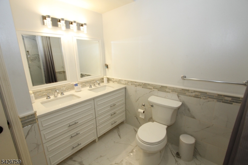 2nd floor Main BAth