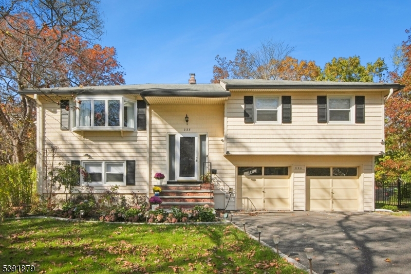 223 Chaucer Dr, Berkeley Heights Twp., NJ 07922 Listing Photo  0