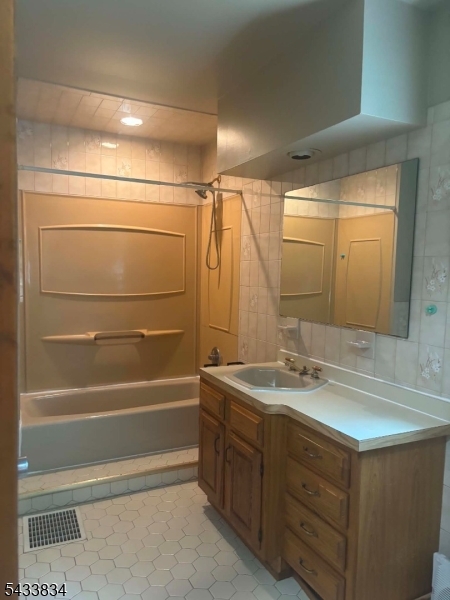 Bathroom second floor